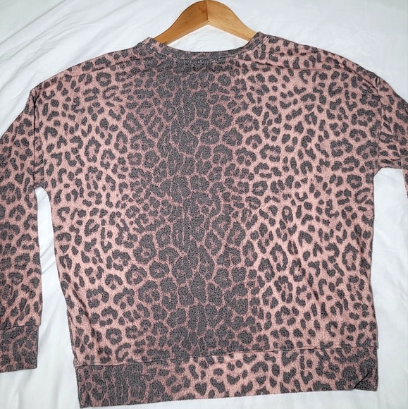 Sundry Anthropologie leopard print sweatshirt, size 1 - Picture 5 of 7